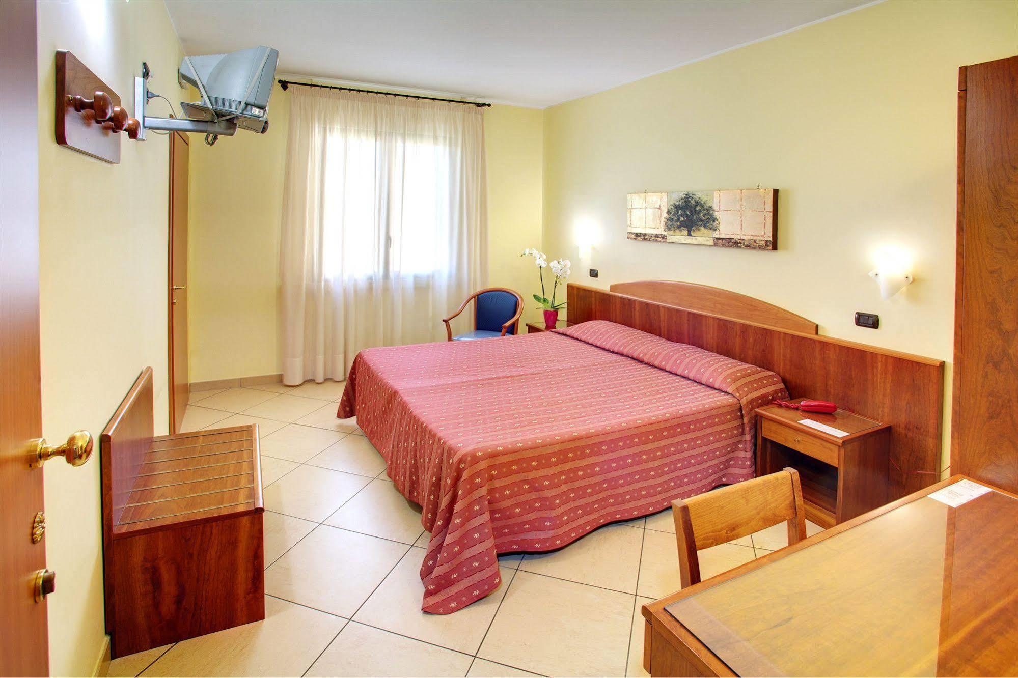 Lo Scacciapensieri Hotel & Restaurant Monteroni di Lecce Eksteriør billede