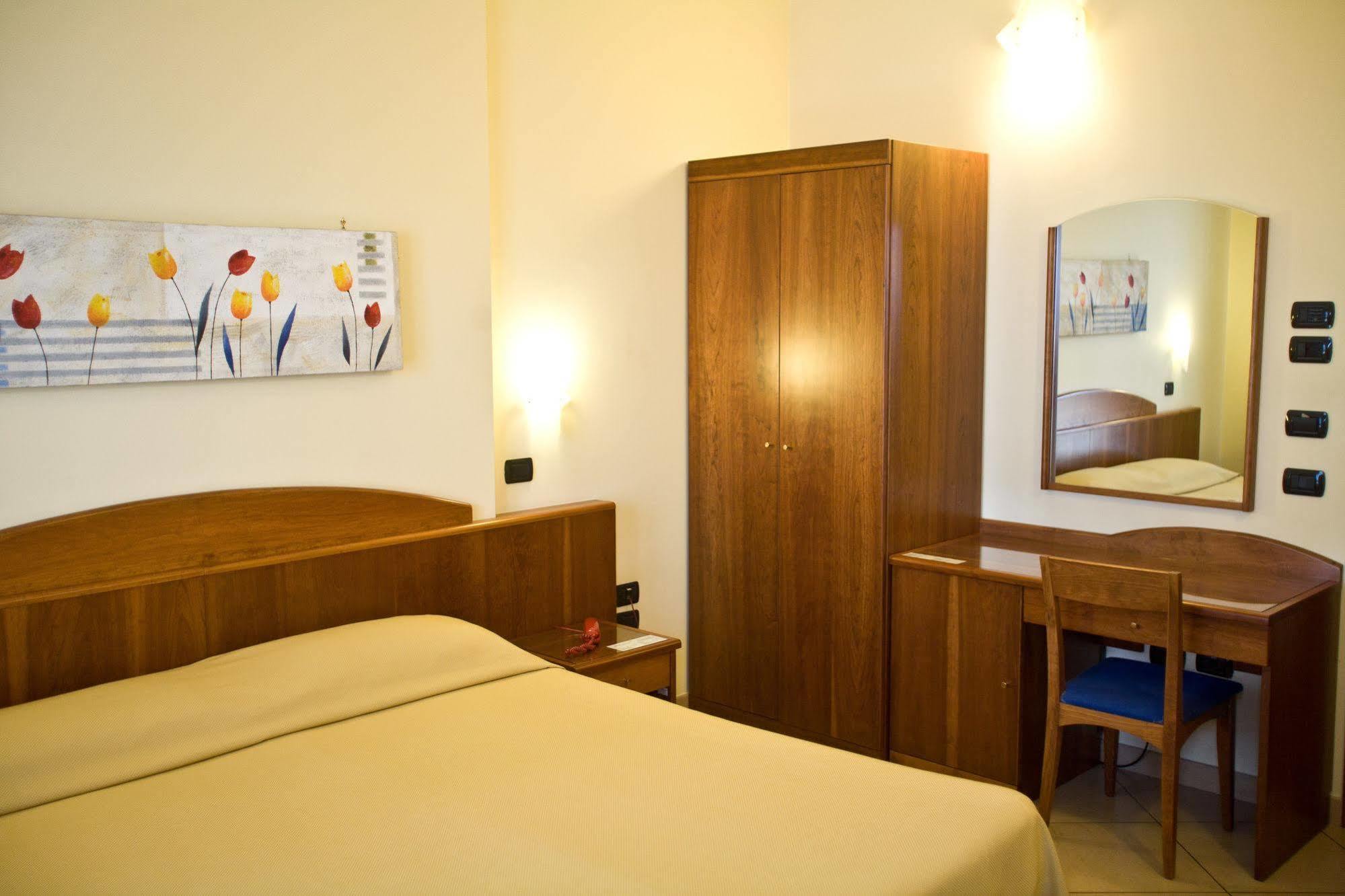 Lo Scacciapensieri Hotel & Restaurant Monteroni di Lecce Eksteriør billede