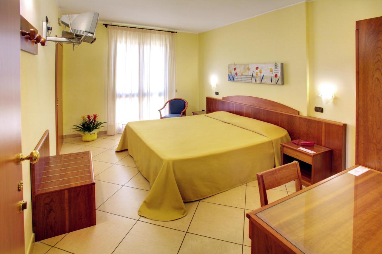 Lo Scacciapensieri Hotel & Restaurant Monteroni di Lecce Værelse billede