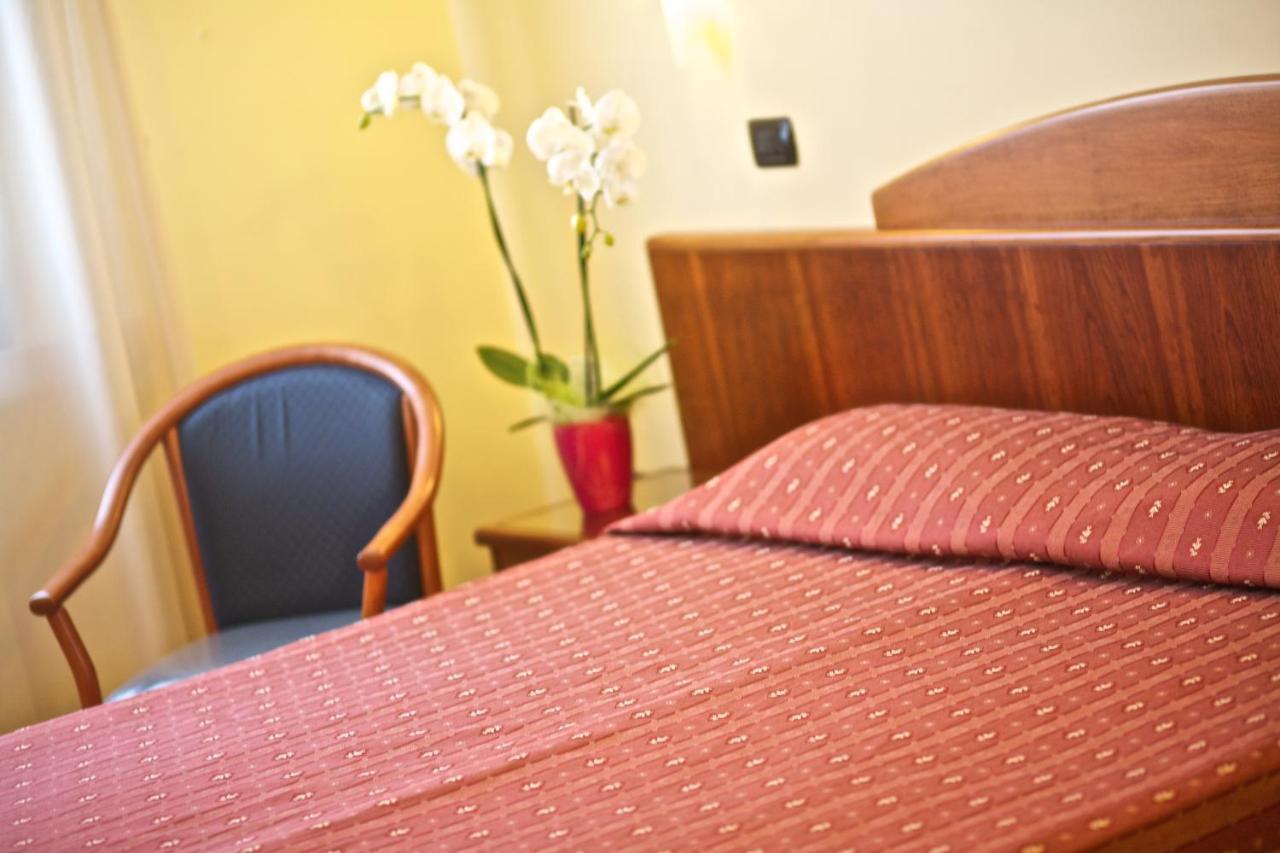Lo Scacciapensieri Hotel & Restaurant Monteroni di Lecce Eksteriør billede