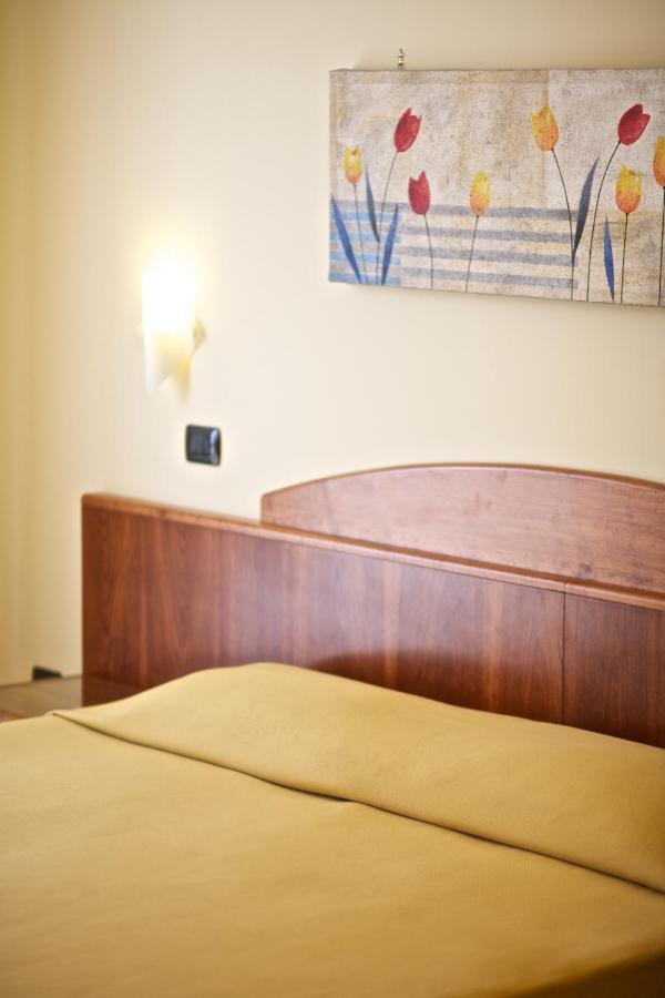 Lo Scacciapensieri Hotel & Restaurant Monteroni di Lecce Værelse billede